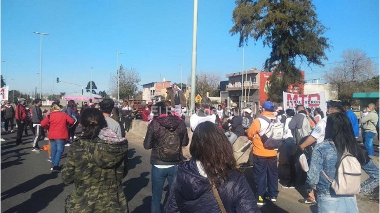 Movimientos sociales se manifestaron en F. Varela